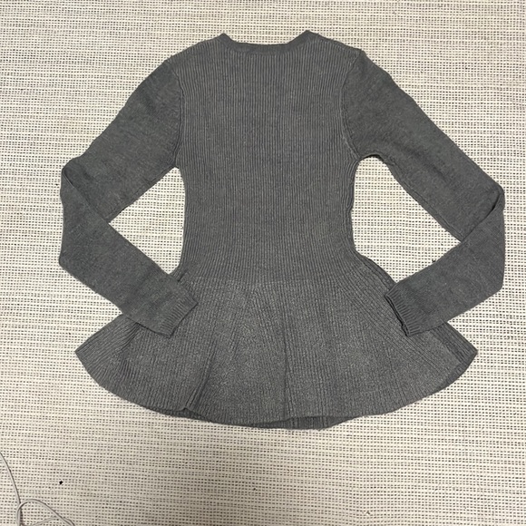 Grey longs sleeve peplum sweater - Picture 4 of 5